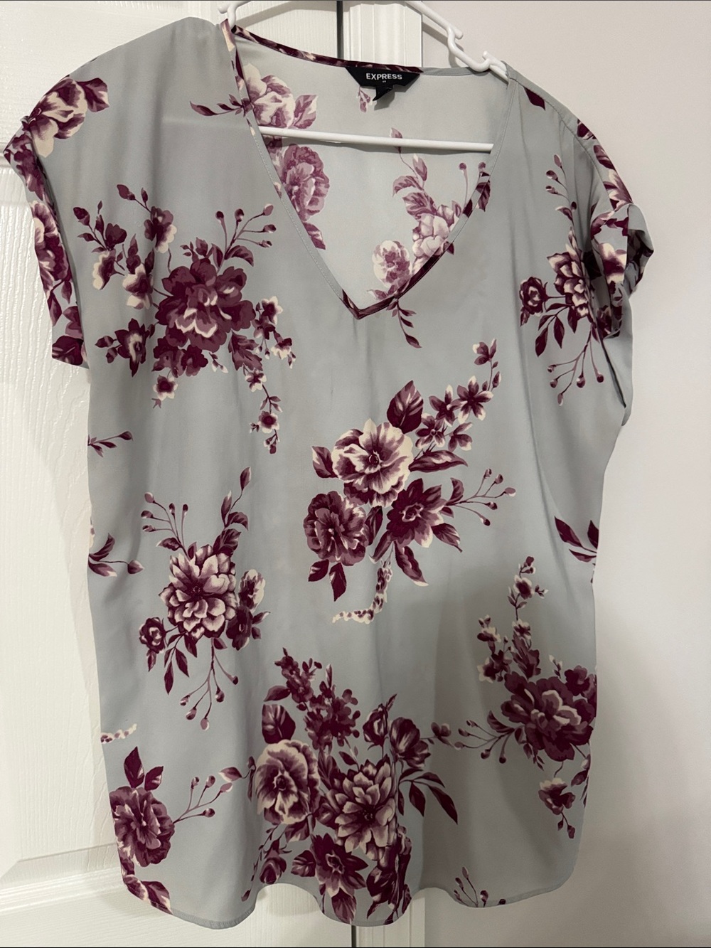 Express Women's Floral V-Neck Blouse - Light Gray with Burgundy Flowers